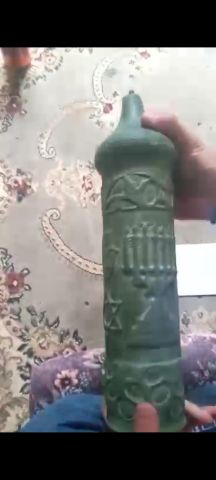 موجودعندي 4 مخطوطات عثرنا عليها اثناء الحفر مدفن يهودي ومدفن رومي 2