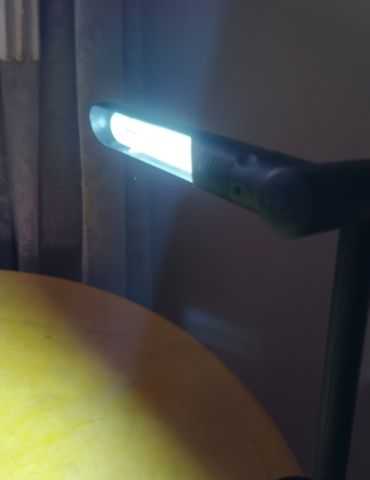 مصباح مكتبي موفر للطاقة (للبيع) في سوريا  2